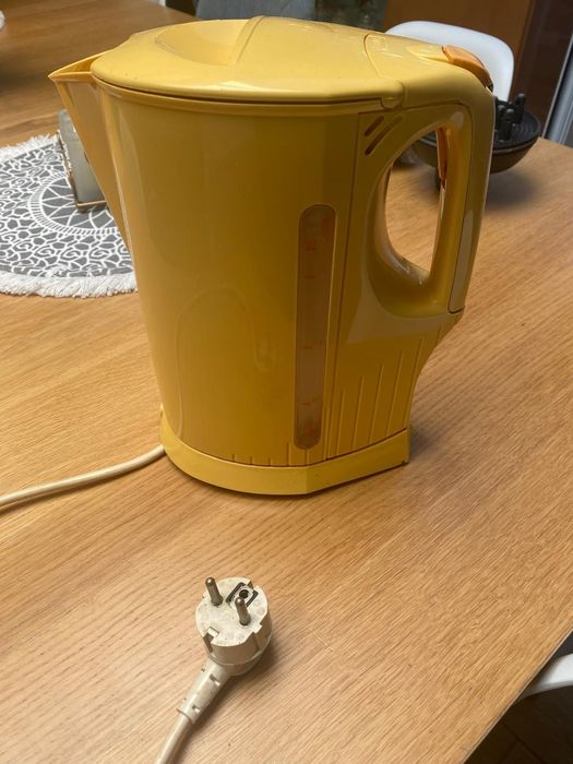 Chaleira e máquina de café