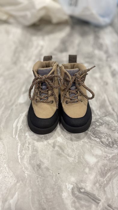 Дитяче взуття zara