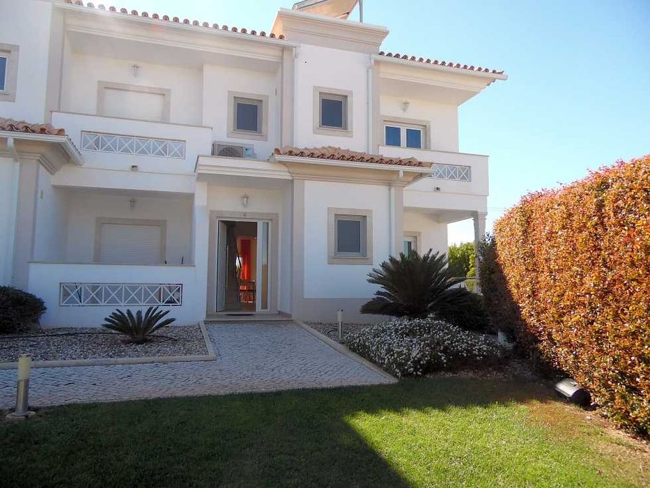 VILLA CHARM - V3  c/ 3 wc + Piscina + Jardim Privado + garagem - LIVRE JUNHO até 11 de JULHO + SET. - ALBUFEIRA