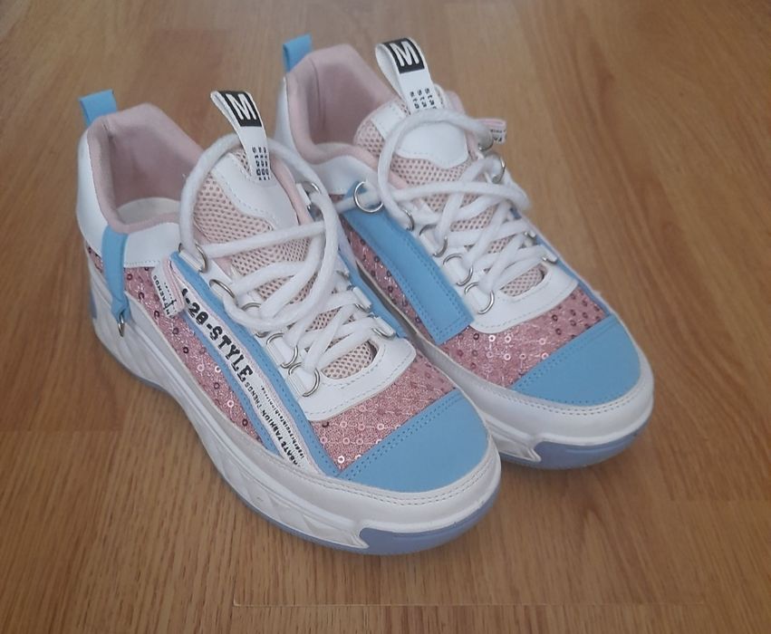 Кросівки жіночі на платформі