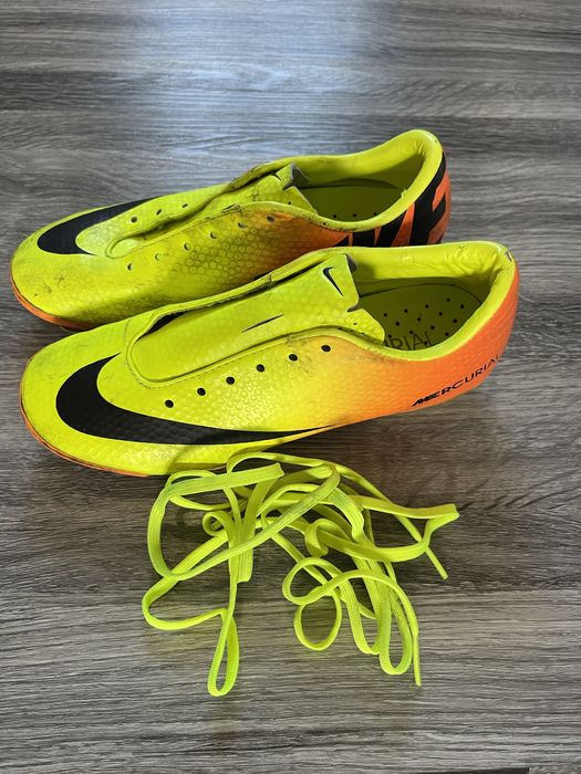 Бутси кроссівки для футболу