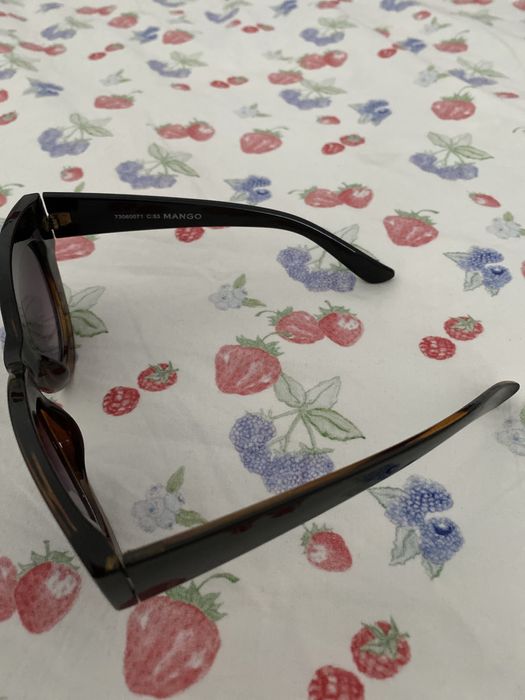 Óculos de sol Mango preto e tartaruga