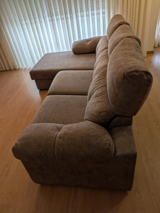 Sofá chaise longue em microfibra