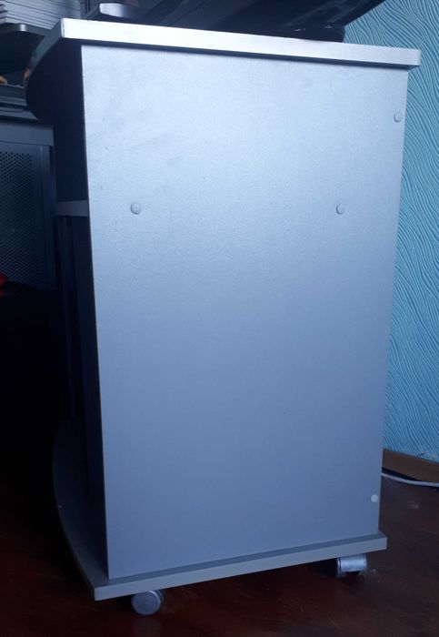 Тумба под телевизор на колесиках