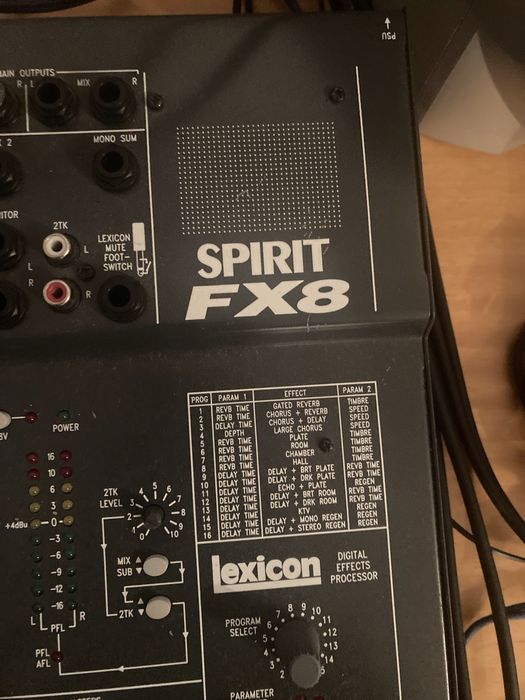 Mesa de mistura Soundcraft Spirit FX8