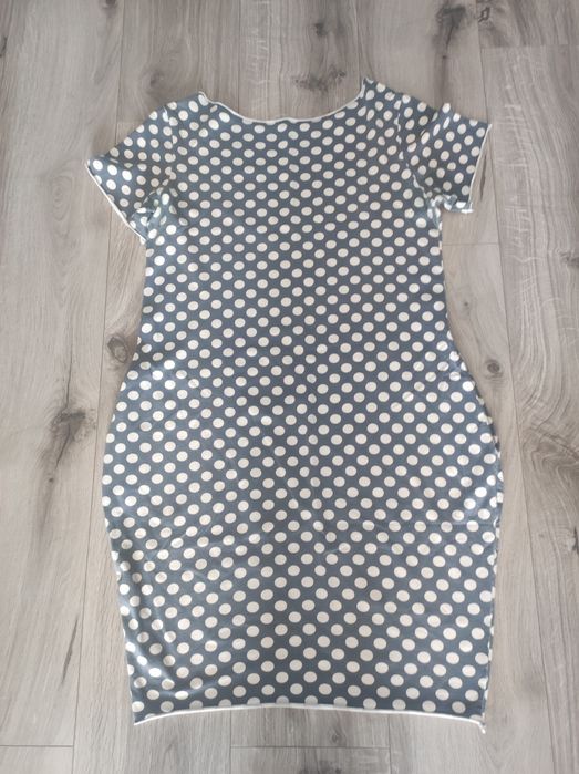 Sukienka w grochy r.M