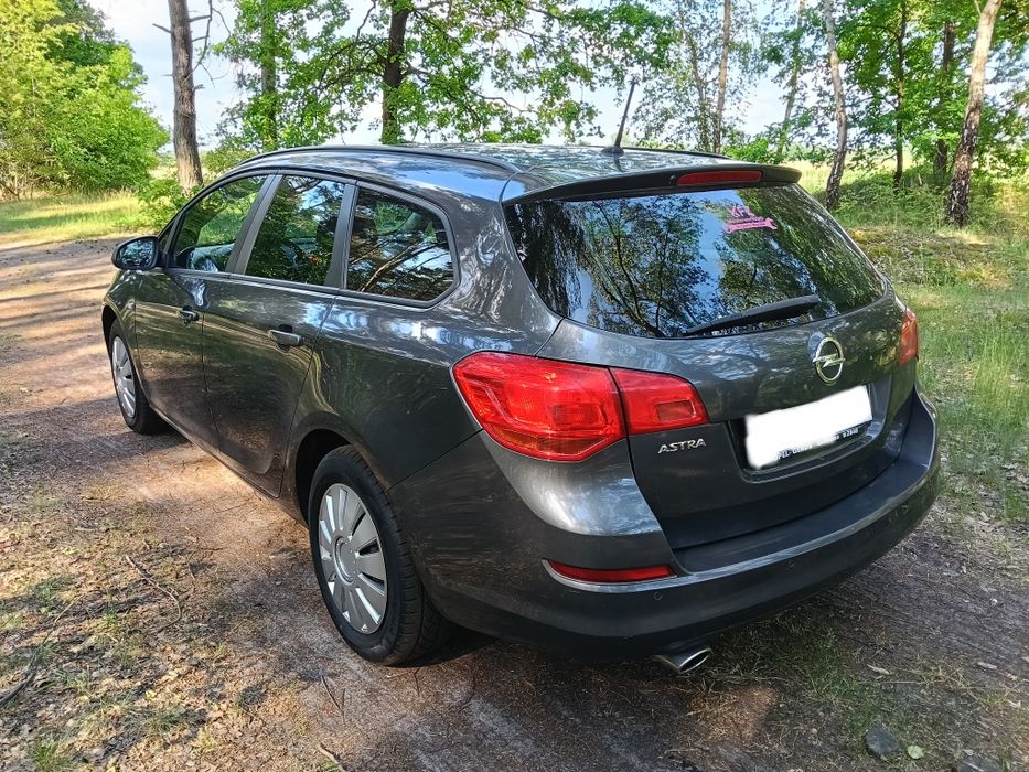 Opel Astra J 1.4 turbo 2011r.