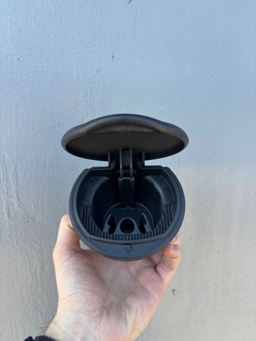 Попільничка Jeep Grand Cherokee 05108051AA, 05108052AA