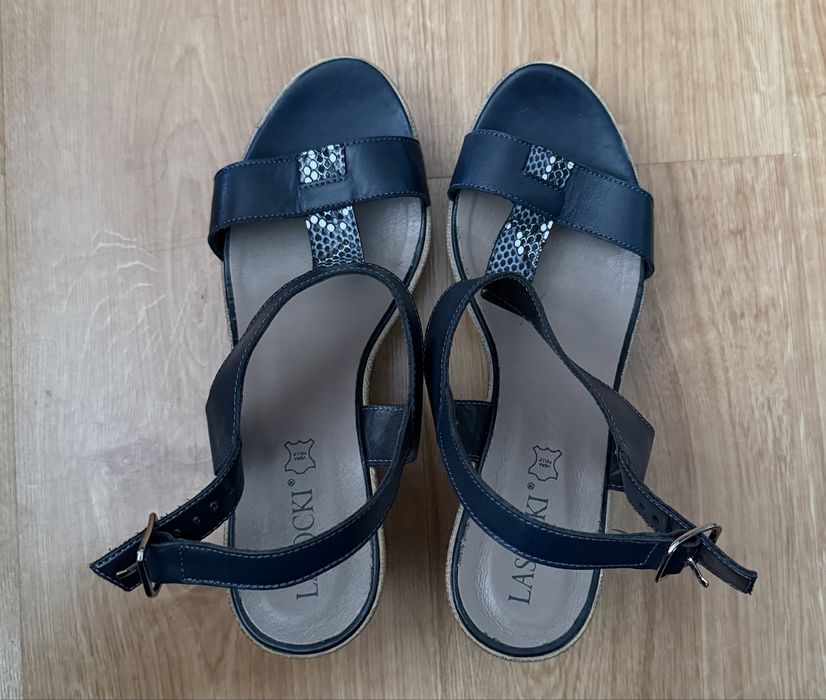 Nowe sandaly damskie Lasocki na koturnie rozm. 41