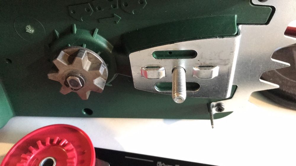 Ланцюгова електропила Bosch Universal Chain 35 з Аглії