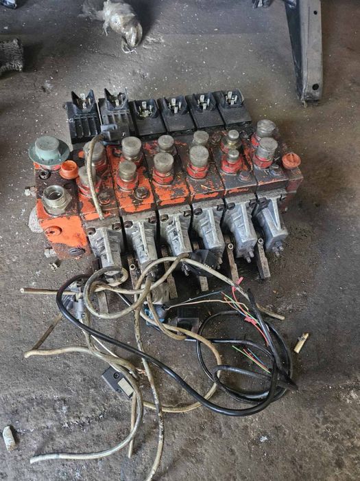 Atlas Palfinger Hiab Fassi HMF запчастини на кран маніпулятор