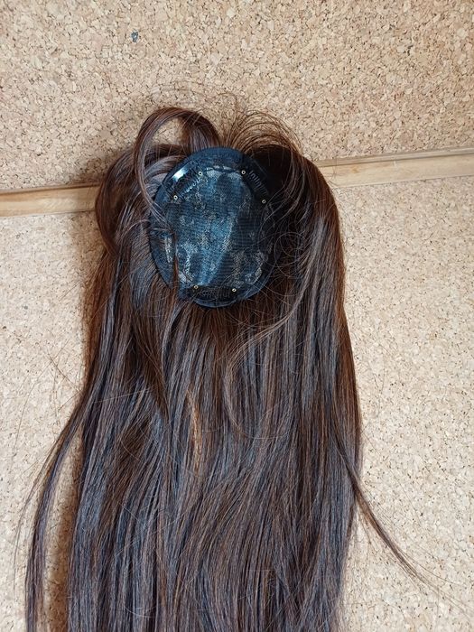 Extensão / topper de cabelo.
Cerca de 35 cm.
Sintético natural.