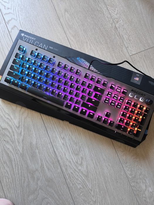 Klawiatura mechaniczna RGB Roccat Vulcan 100 AIMO