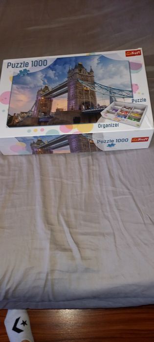 Puzzle 1000 szt stan bardzo dobry