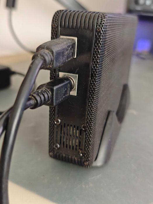 Disco externo 3.5 - 300GB (100%)