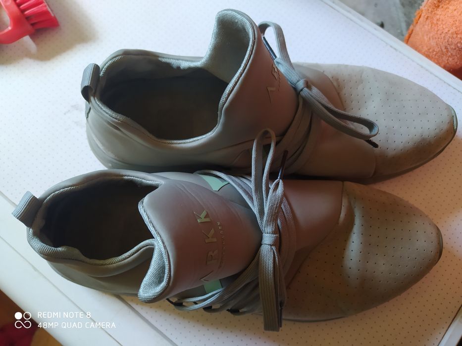 Продам фірмові кросівки АRKK 43 розмір