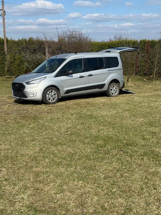 Ford Transit Connect FORD Transit Connect. Samochód z rampą dla osoby niepełnosprawnej.