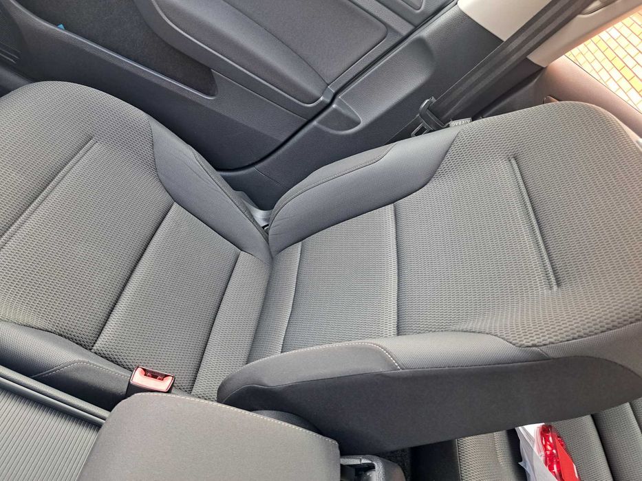 Автомобіль Volkswagen Golf