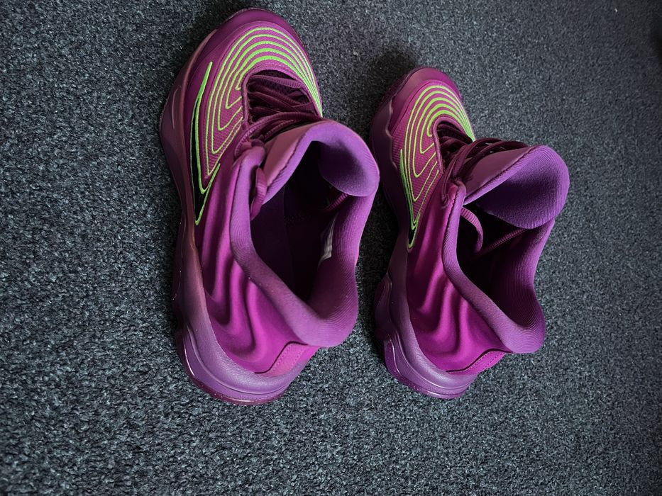 Продам кросівки волейбольні Nike Giannis Immortality