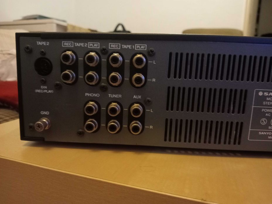 Amplificador Sanyo plus 35