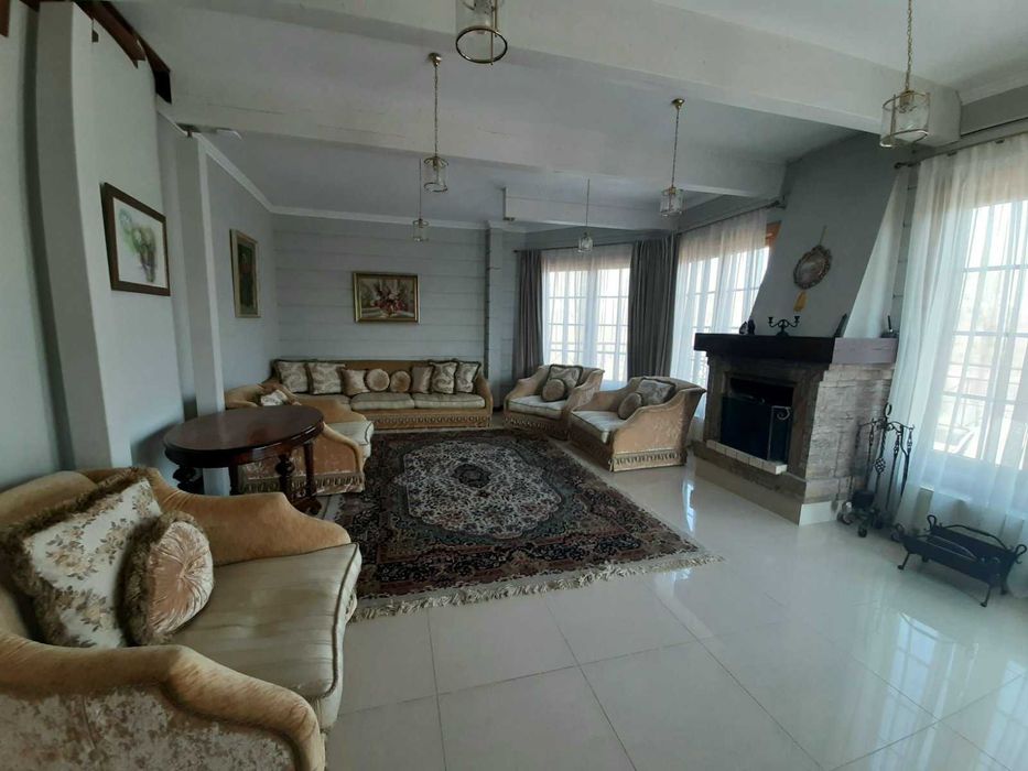 Дом 950кв. ,VIP уровня,на берегу озера, 7 спален.Бассейн с подогревом.