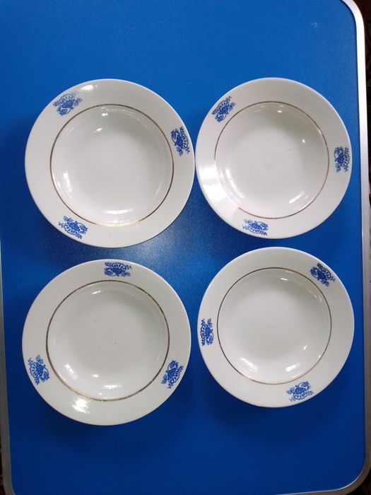 Фарфоровые и фаянсовые тарелки