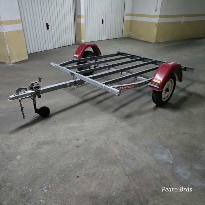 Reboque atrelado