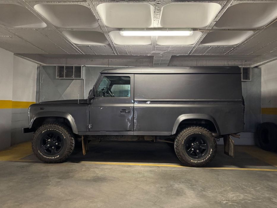 Land Rover Defender 110