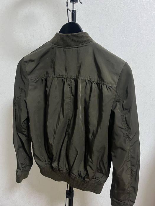 Бомбер жіночий.