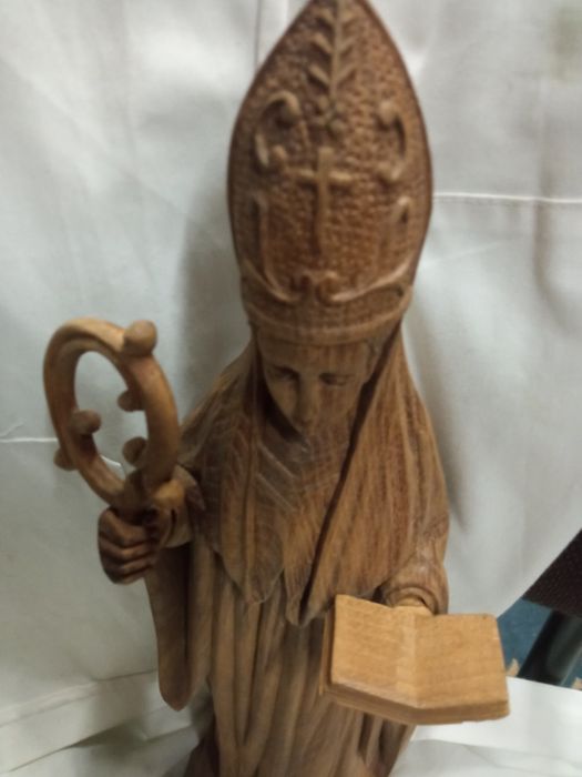 Sto. Eloi Padroeiro dos ourives e ourivesarias .Em madeira. Antigo. 36