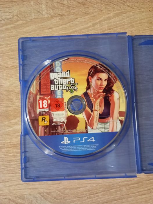 PlayStation 4 с 16 играми