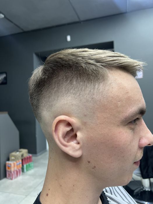 Модель на стрижку