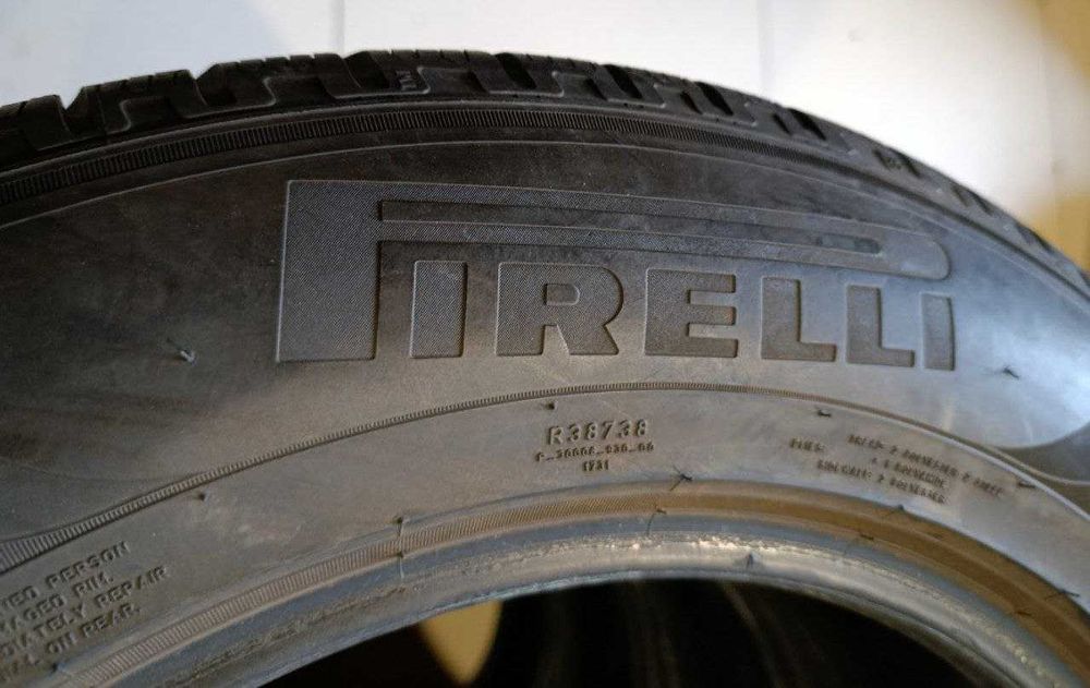Комплект шин б/у 215/65R17 99H Pirelli Winter Scorpion