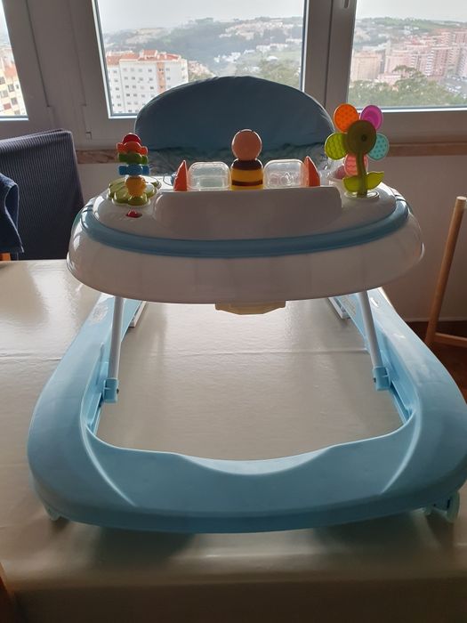 Andador para bebé em bom estado