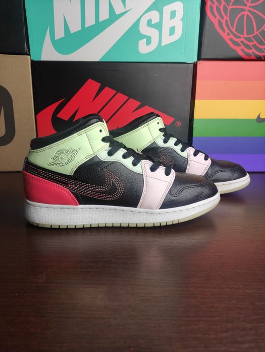 Buty Nike Air Jordan 1 Mid Se 37.5 EU  23.5 cm Glow in the dark  aj1 j