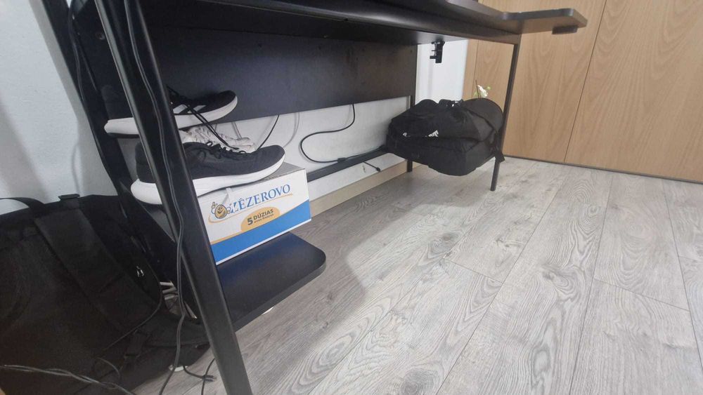 Secretária Gaming IKEA FREDDE – Preta (Excelente Estado)