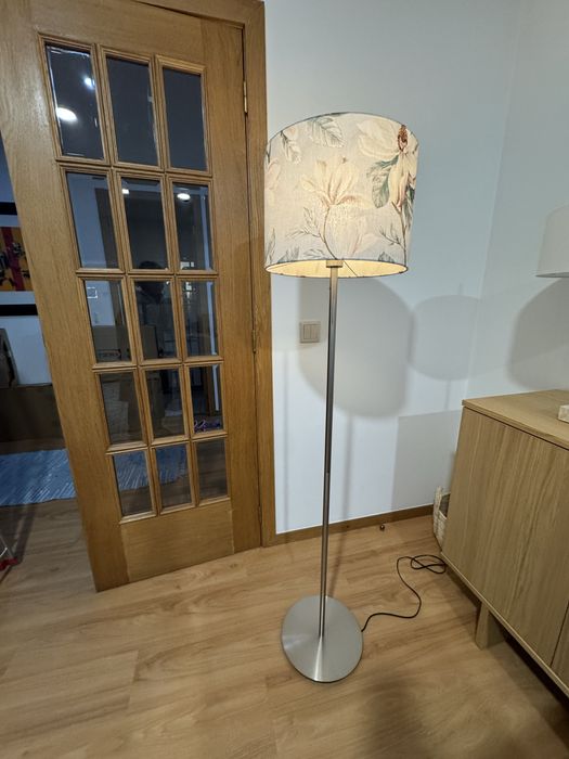 Candeeiro de pé com abajour, como novo ( Ikea)