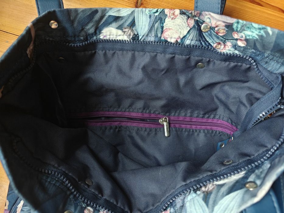 Torebka Jumibag niebieska w kwiaty kolorowa