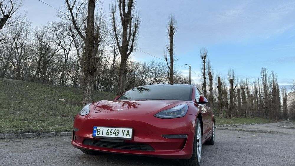 Tesla model 3 2022рік