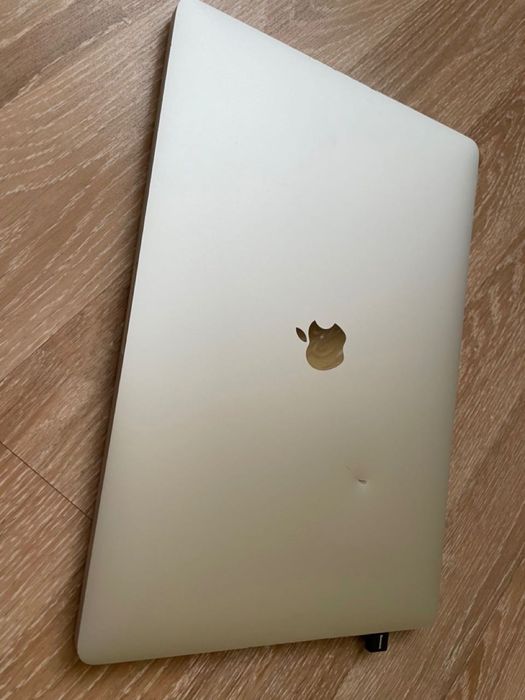 MacBook Pro 16" 2019 32GB/2.6GHz i7/1TB SSD/AMD Radeon Pro 5300M 4GB