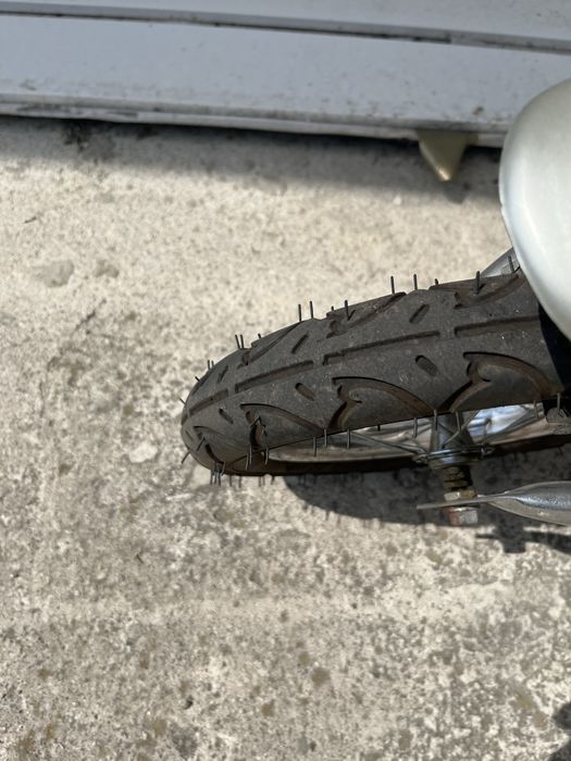 Hulajnoga elektryczna z siedziskiem