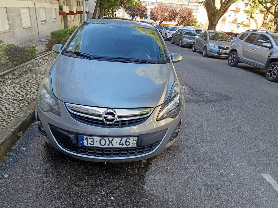 Opel Corsa 1.2 85 cv, 5 portas, julho de 2014 e 100.000 km