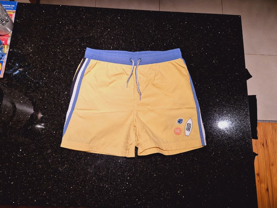 Paka ubrań 134 koszulka na wf kąpielówki spodenki bluzka Tshirt