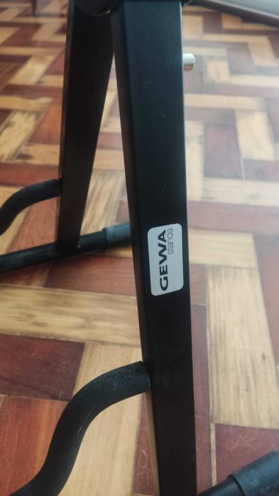 Suporte de chão para guitarra