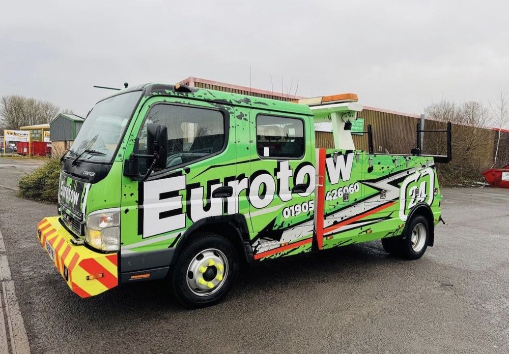 Mitsubishi FUSO CANTER  Mitsubishi Fuso Canter 4.9 ON 7.5T pojazd specjalny pomoc autolaweta