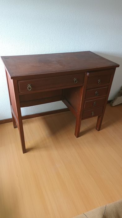 Secretaria antiga em madeira maciça