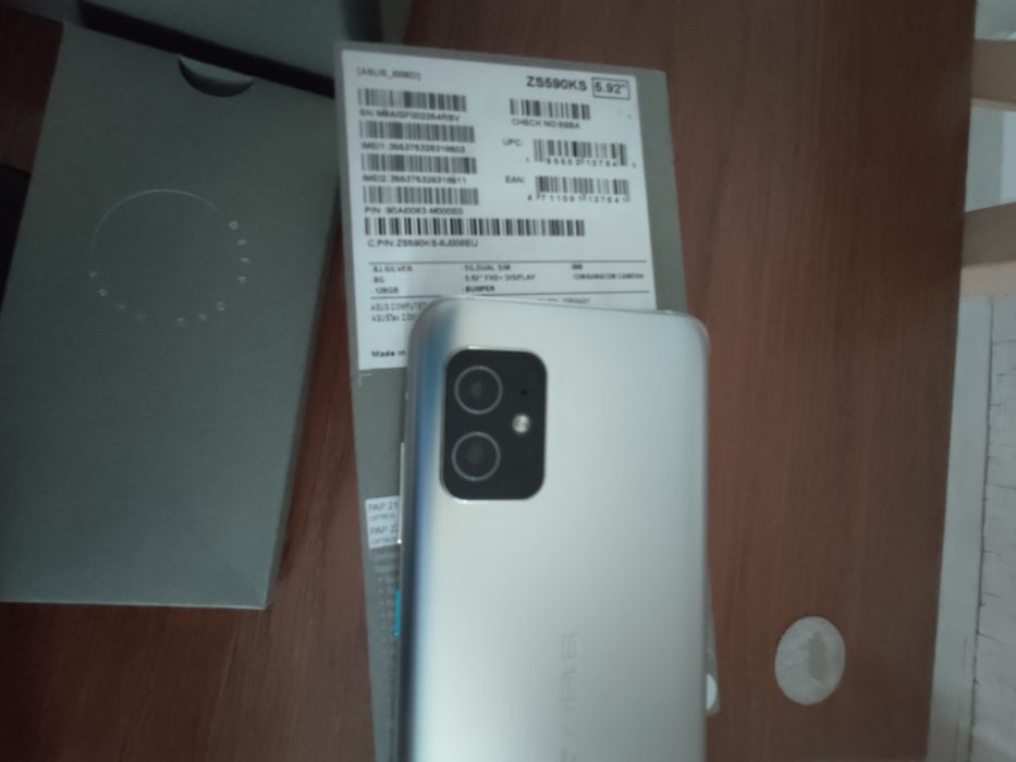 Asus Zenfone 8 - 8gb ram, 128gb pam. wewnętrznej