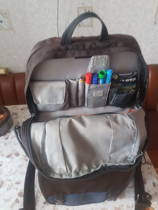 Lowepro-Рюкзак /Швейцарія/-  міцний відмінно сидячий на любій спині