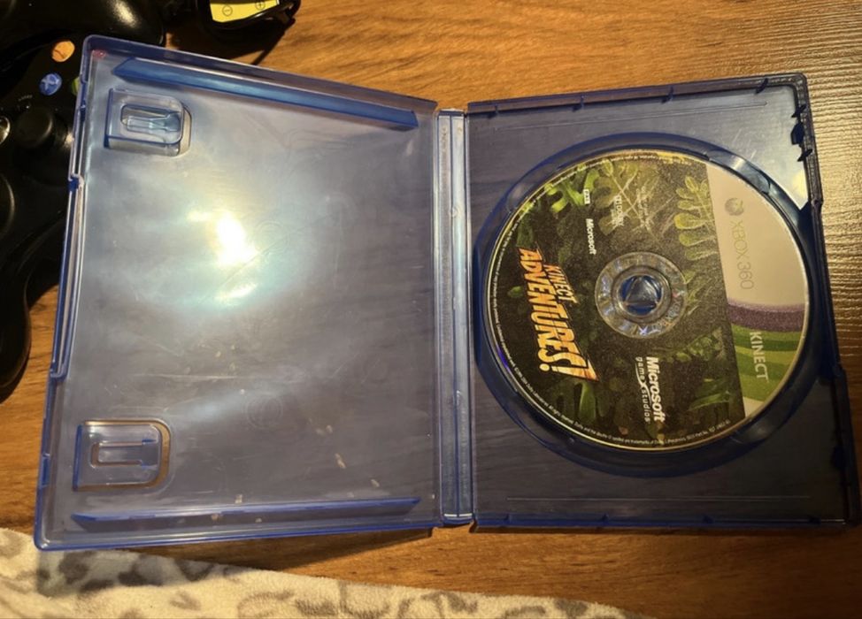 Konsola xbox360 + Sensor Kinect + Kinect Adventures