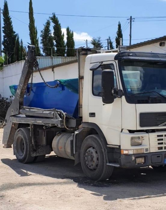 ENTULHO e RESÍDUOS de OBRAS recolhemos tudo em carrinhas e contentores